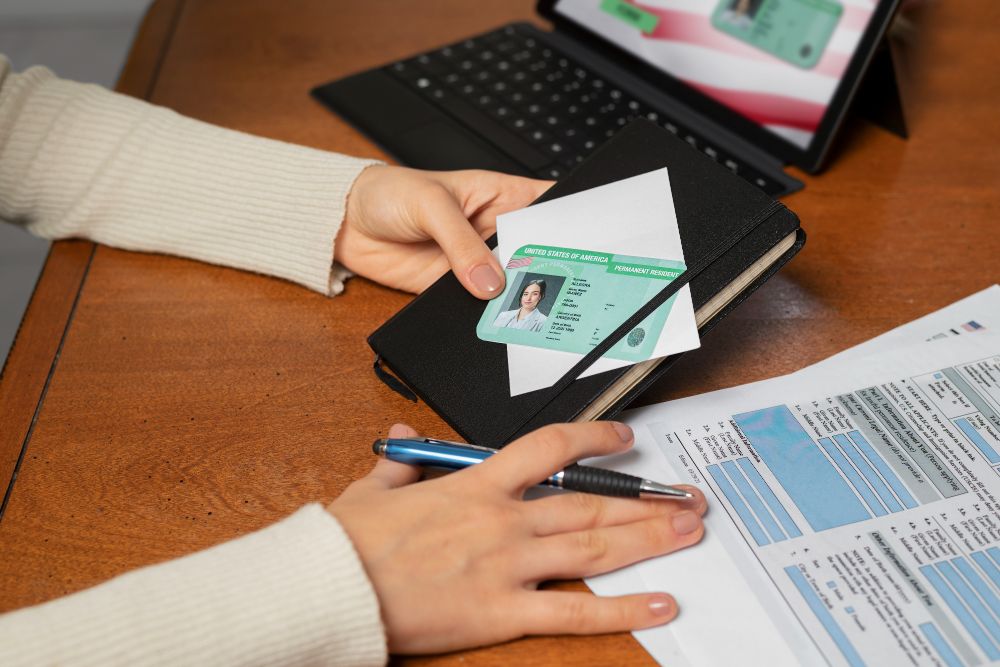چه کسانی میتوانند درخواست دهند؟